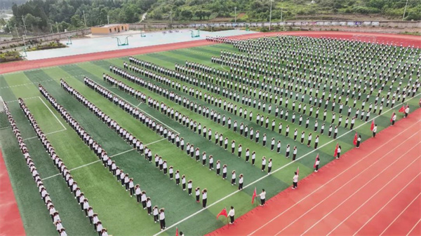 关岭德艺高级中学开展阳光体育大课间活动(图2)